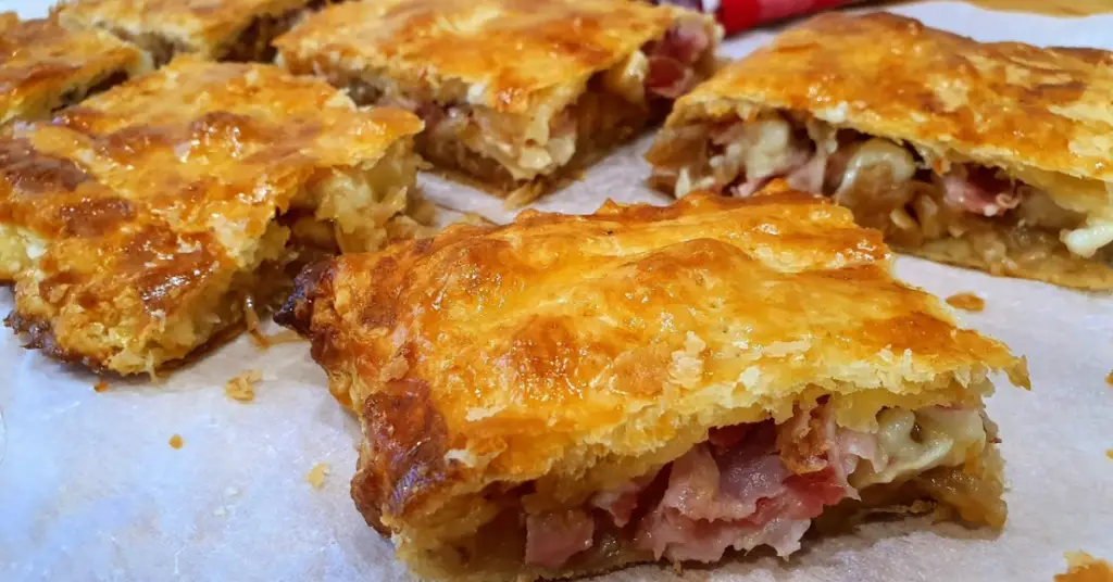 Ma ezt a remek receptet mutatjuk be a Hogyan készítsünk karamellizált hagymás és sajtos süteményt. Őrült íz!