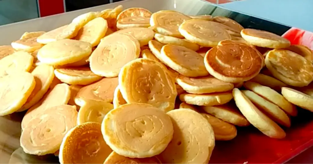 Si quieres preparar un alimento rico y rápido para acompañar una rica merienda aquí te explicamos como preparar mini panqueques