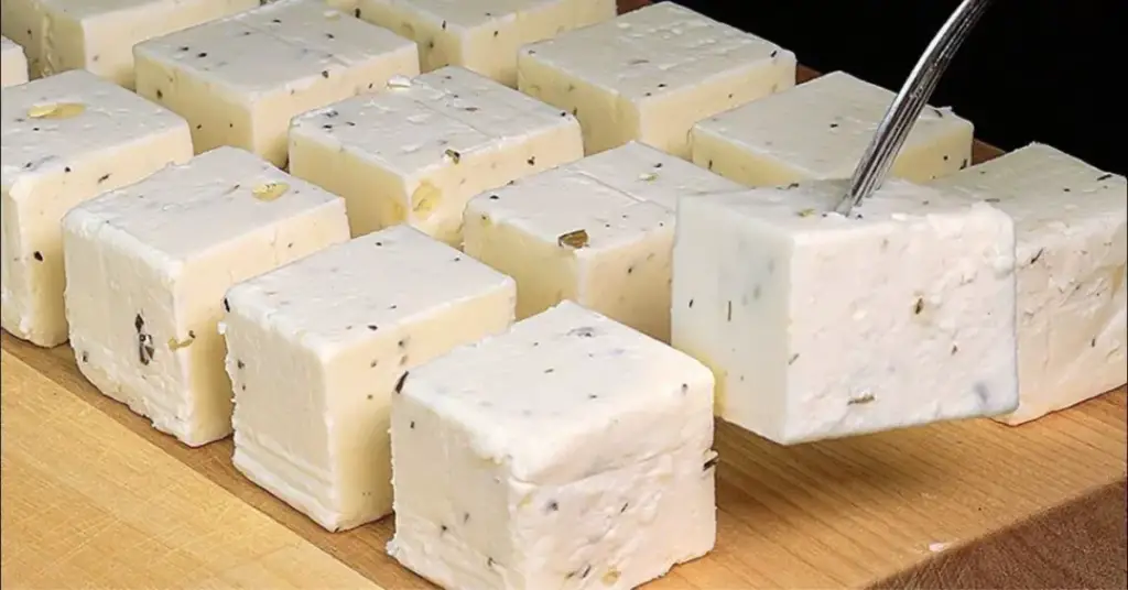 Si quieres preparar un delicioso queso casero echa un vistazo porque aquí te traemos una lista de 5 recetas caseras de queso